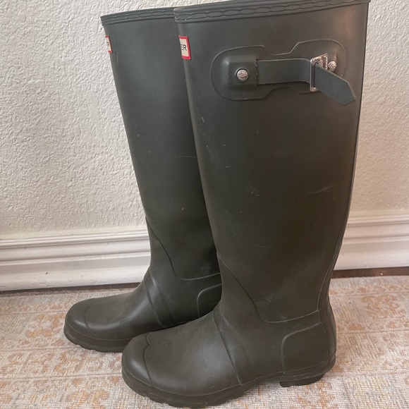 Tall army green Hunter Wellies/Rain boots - Picture 2 of 7
